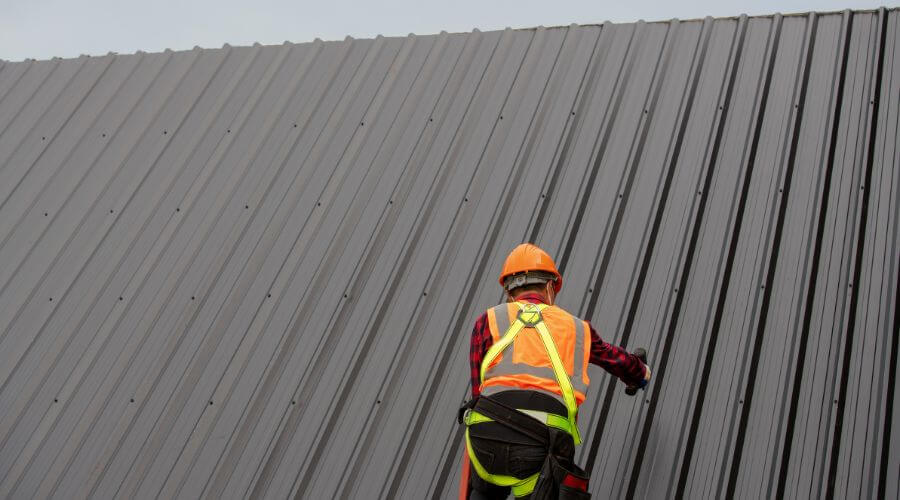 Professional gutter cleaning in O'Brien, OR